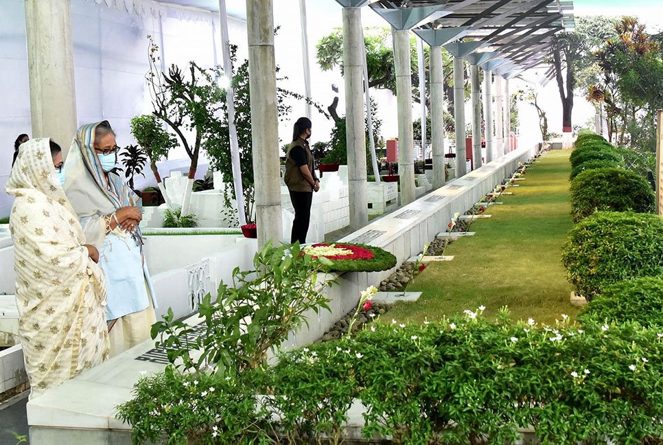 শেখ রাসেলের জন্মদিনে প্রধানমন্ত্রীর শ্রদ্ধা