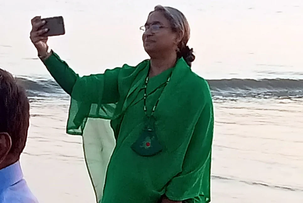 সাগরকন্যা কুয়াকাটার রূপে মুগ্ধ শিক্ষামন্ত্রী