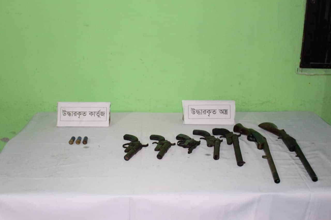 পাংশায় দেশীয় ৭টি অস্ত্র উদ্ধার